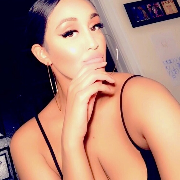 Meet your Posher, Alisha - Picture 2 of 4